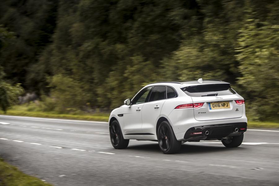  Jaguar F-Pace S 30d AWD 2016 года  (UK) (фото 24 из 30)